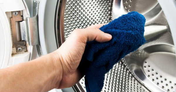 Lý do bạn nên vệ sinh máy giặt định kỳ