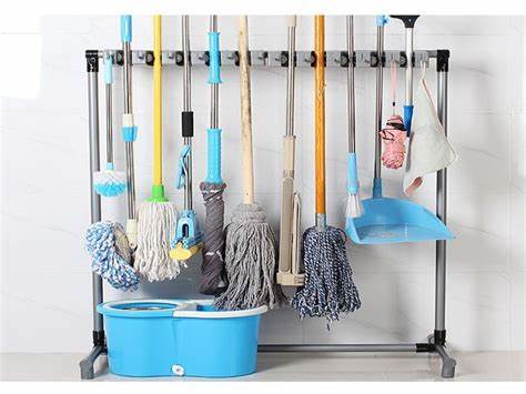 Chuẩn bị đầy đủ dụng cụ vệ sinh