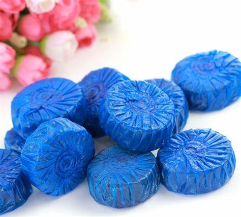 Dùng viên tẩy bồn cầu